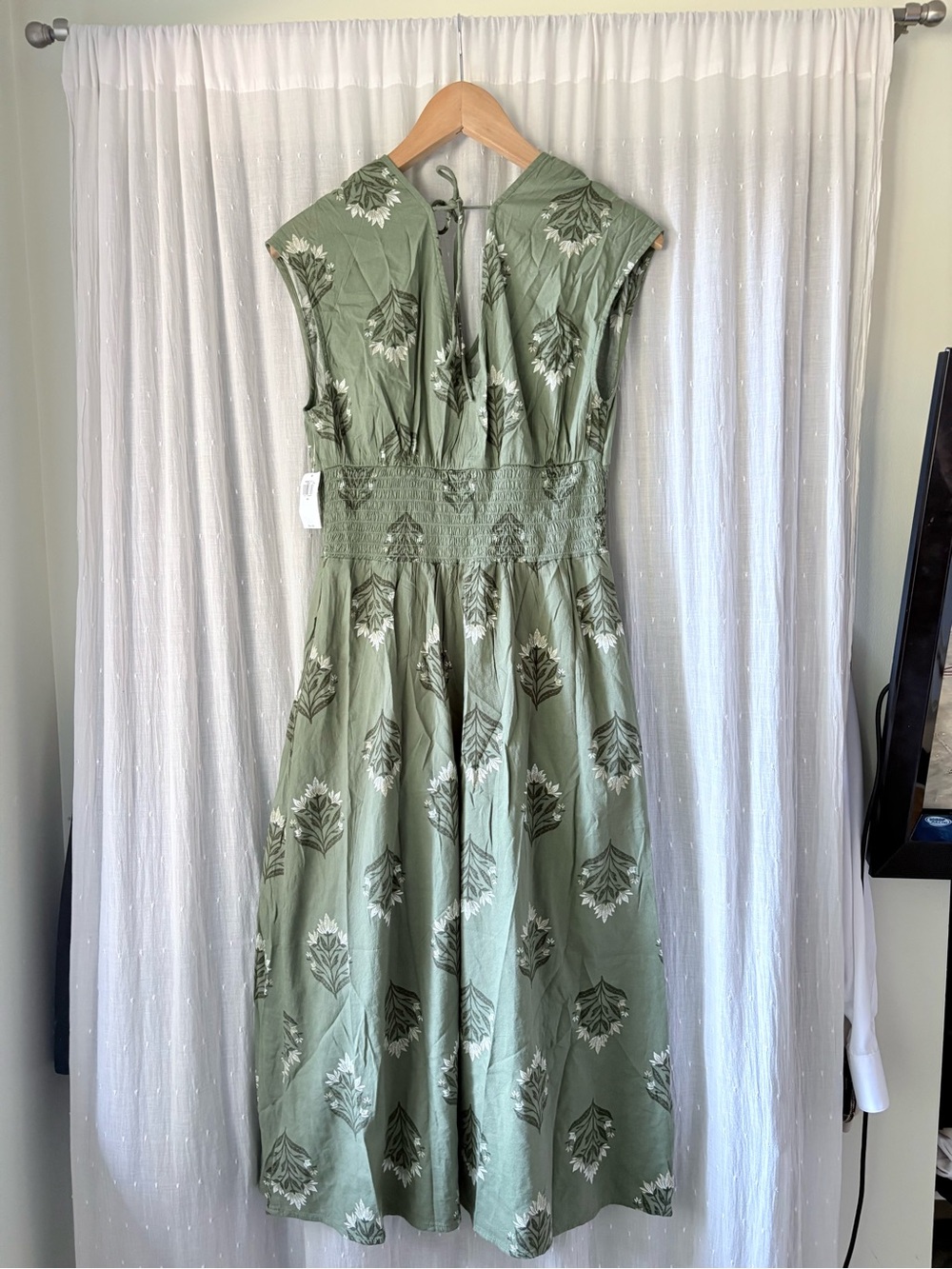 Old Navy Sage Green Floral Midi Dress - Picture 4 of 5